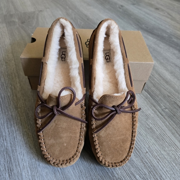 UGG  Dakota Suede Slippers - Picture 4 of 11